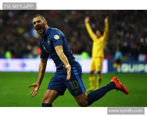 本泽马的传奇之路：从青涩少年到世界足坛巨星的蜕变与荣耀